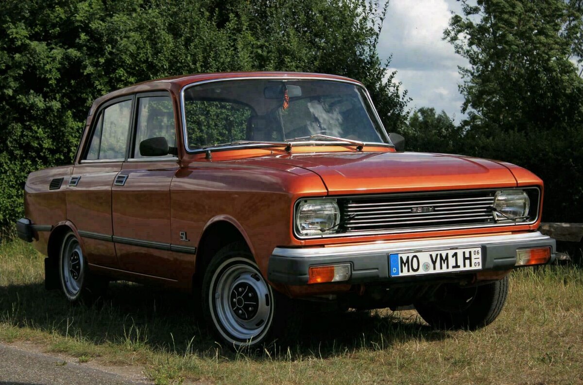 Москвич стал украшением завода АЗЛК. По словам главное инженера в импортной версии удалось реализовать то, что хотели сделать в обычном Москвич-2140. 