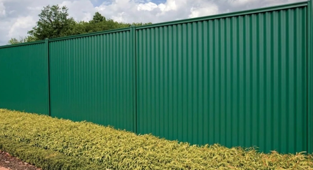 Из профлиста,цвета могут быть разные