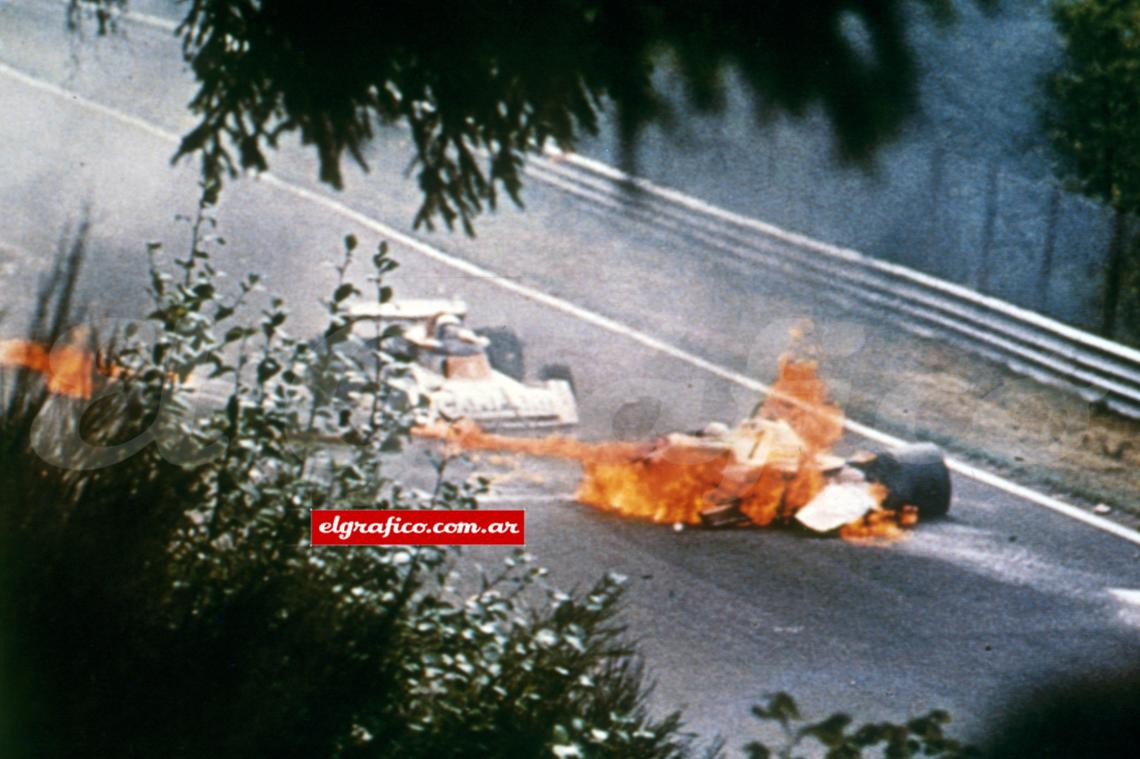 АВАРИЯ 1 августа 1976 года.  Гран-при Германии, проходившем в Нюрбурге. (с) Фото: Общественное достояние