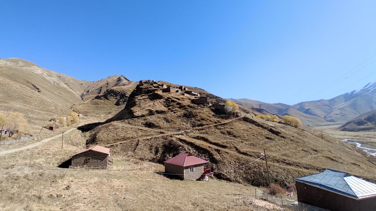 Основная часть села Бурши расположена на горе