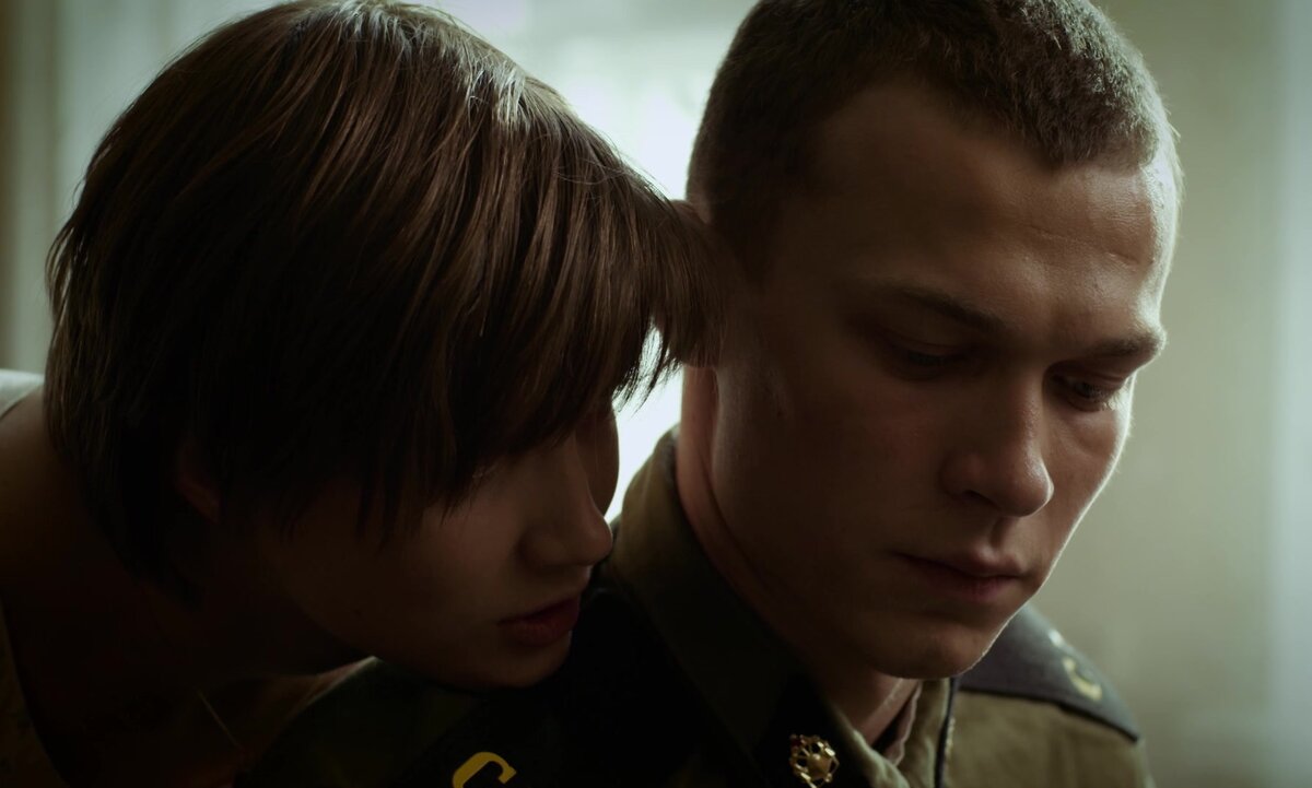 Чарли ханнэм мотылек. Чарли ханнэм мотылек. Мотылек чем закончится. Мотылек чем закончится. Чарли ханнэм торс мотылек.