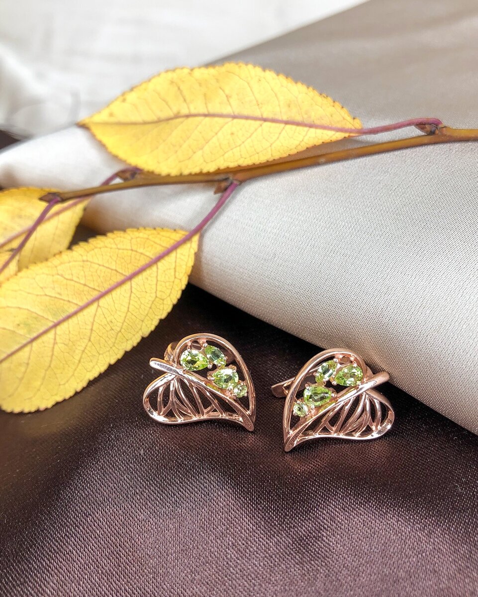 Серьги из позолоченного серебра с хризолитами (арт. С629-3146Хр)Цена: 6 370 ₽