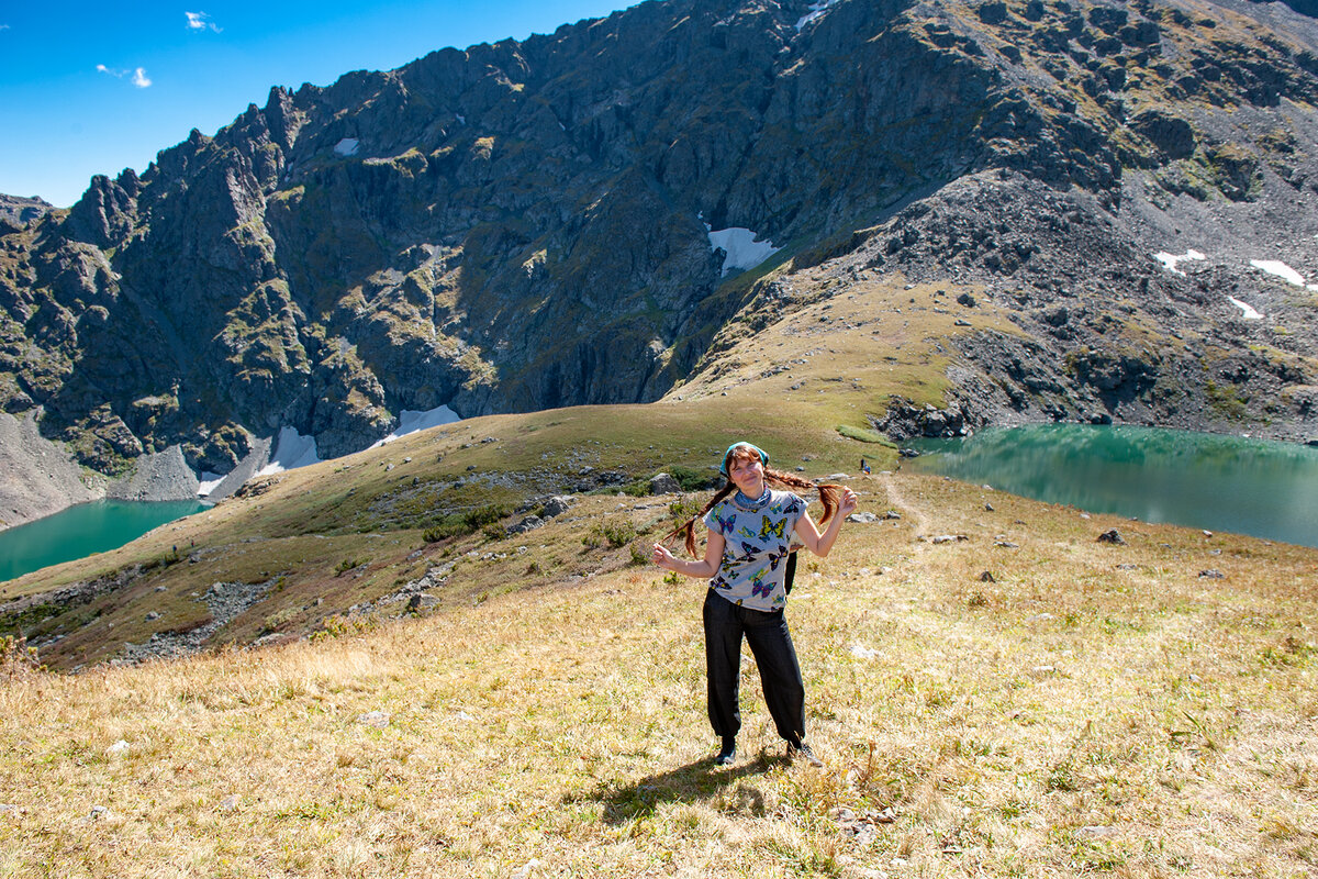 Вид между вторым и третьим озером Красной горы! Первое находится сзади далеко внизу..