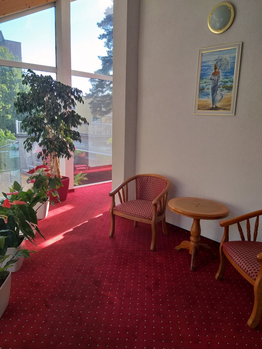 Отель "Универсал", место для отдыха на моём этаже. Фото из моего архива.