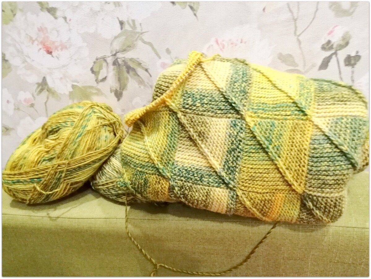 Плед в стиле пэчворк спицами, пока в процессе