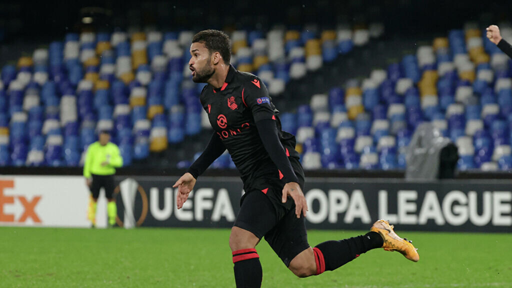 Жозе в футболке "Реал Сосьейдада"