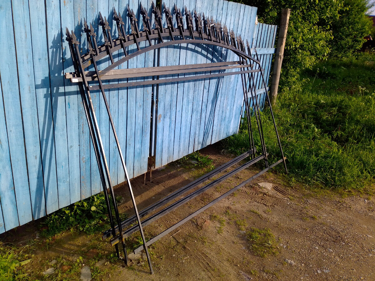 Заборные секции из Леруа Мерлен. (фото автора)