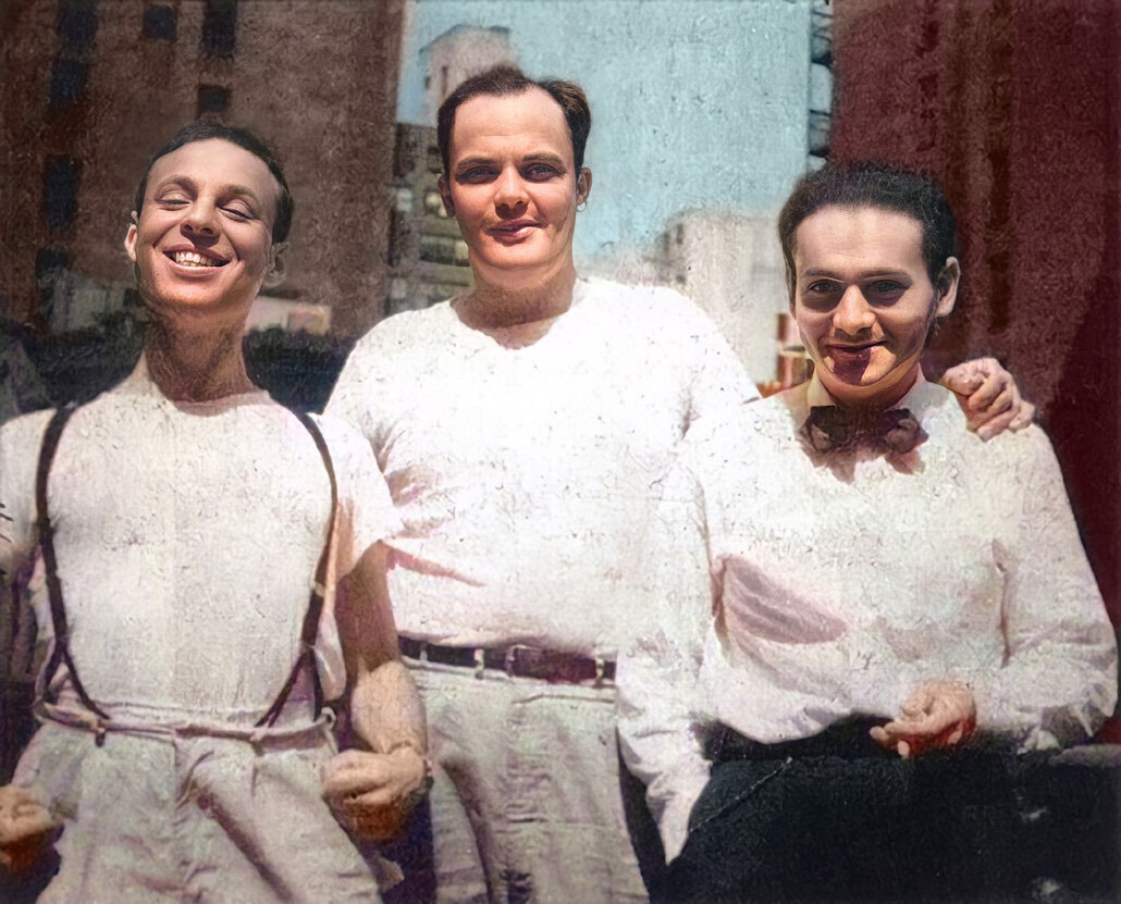 Харви Курцман, Джон Северин и Рене Госинни в Нью-Йорке, 1948 год