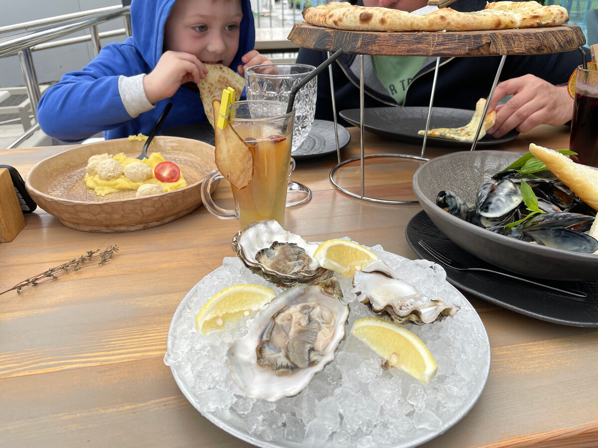 Устрицы 200 руб/шт. Блюда и счет ➡️
