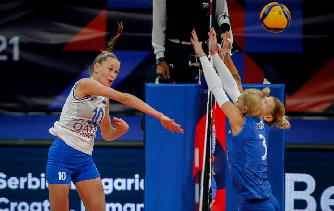 В тяжелые моменты сборной России, как обычно, помогала Арина Федоровцева. Фото: cev.eu