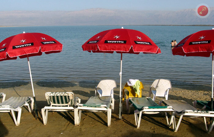 Зонтики на пляже (фото автора)