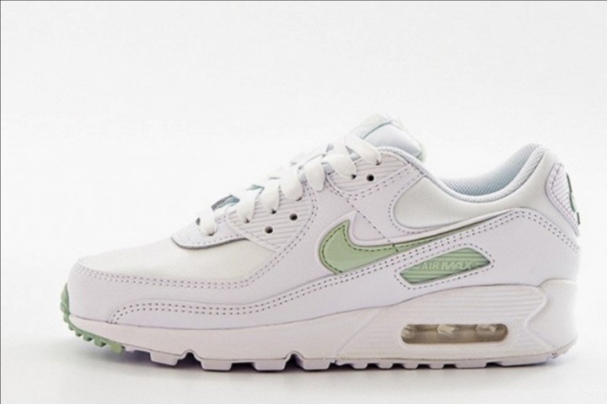 Топ белых кед и кроссовок.