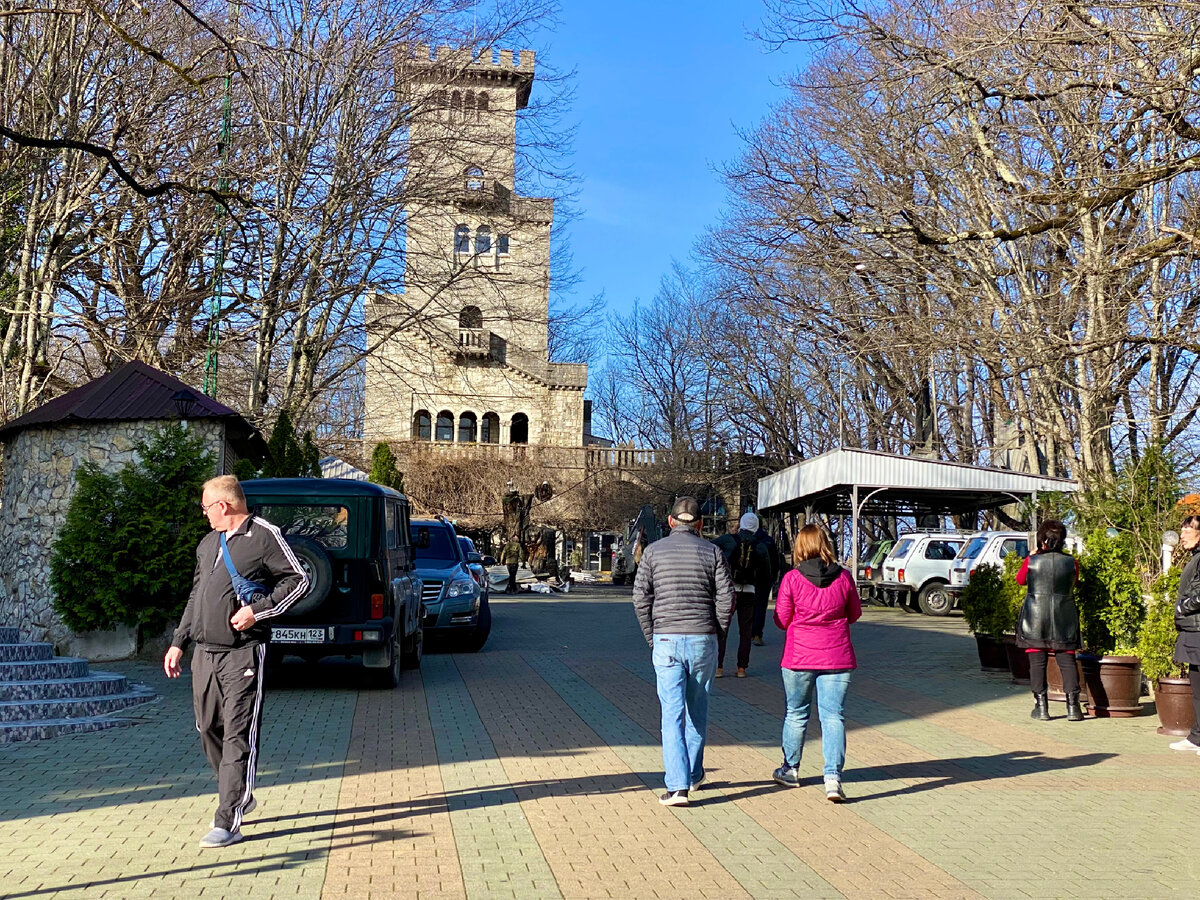 Как я одна спускалась пешком с горы Ахун в Сочи, а потом прошла весь путь  по Агурским водопадам за две недели до Нового года | НА СВОИХ ДВОИХ - Алёна  И Женя | Дзен