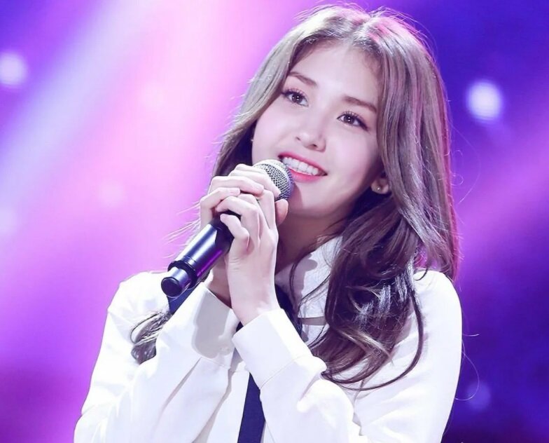 Соми должна была дебютировать с ITZY, но ушла из JYP, чтобы стать солисткой