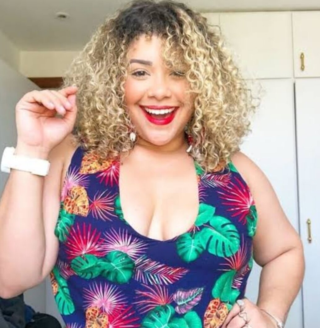 Бразильская певица Айла Менезес. Фото взято с просторов интернета, находится в свободном доступе.