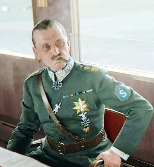 Маршал Карл Густав Маннергейм, «победитель» и Гитлера и Сталина (по мнению финнов), Гитлера - в Лапландской войне, Сталина - в оборонительных боях июня-июля 1944 г.