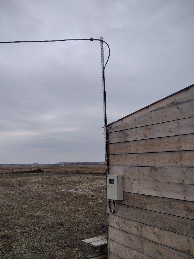 50 метров СИП, щиток и столб ЛЭП на своем участке. И все это, ради ...