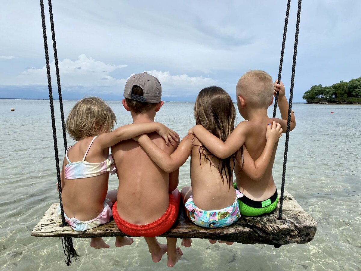 Дочь говорит, что это её друзья на всю оставшуюся жизнь))