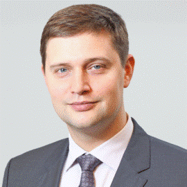 Алексей Жихарев, директор Ассоциации развития возобновляемой энергетики (АРВЭ):
«Благодаря принятию национальной стратегии низкоуглеводного развития и утверждению Президентом РФ цели по достижению углеродной нейтральности к 2060 году, впервые зазвучали сценарии достижения доли ВИЭ в энергобалансе выше уровня 12% и достижения совокупной установленной мощности ВИЭ-генерации 100 ГВт к 2050 году. Другое важнейшее событие, которое открыло огромные перспективы — принятие концепции развития водородной энергетики. И это может стать причиной для строительства еще около 50 ГВт ВИЭ-генерации».