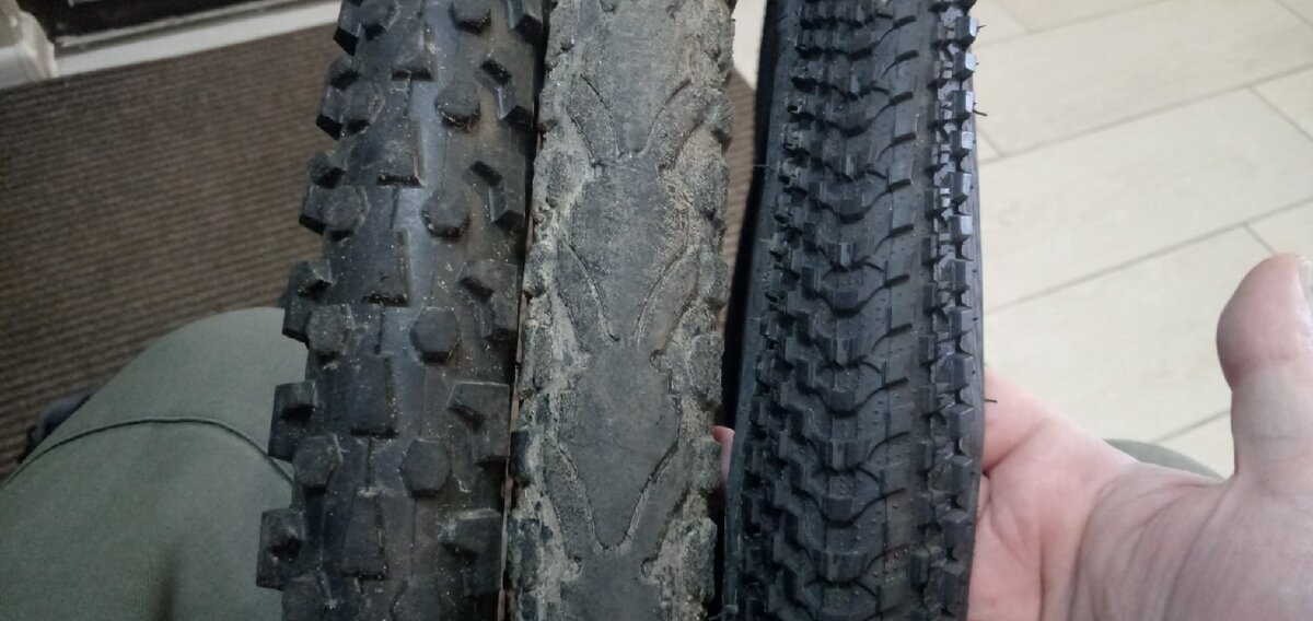 зимний трактор - 750гр, старый полуслик -890гр, новая кенда - 650гр.