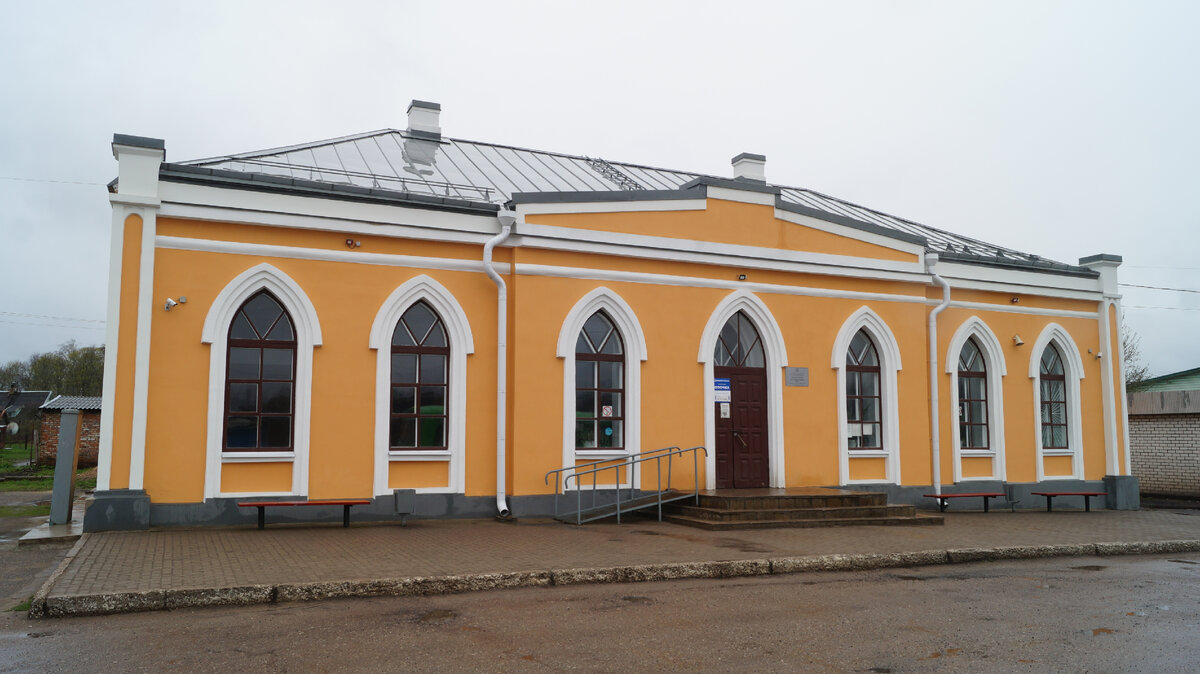 Здание конной почтовой станции (городская автостанция), 1840-е. Псковская обл., г. Опочка, ул. Коммунальная, 29 А. Фото: Артём Нойер 