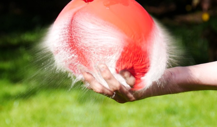 Это просто шарик, который проткнули иголкой :)