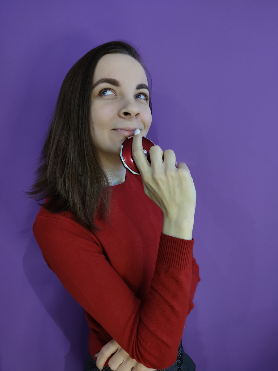 Привет. Я Рита Мокрова — вокальный тренер, основатель школы развития голоса ReStart и методики фитнес-вокал. Я помогаю быстро достигать вокальных целей, начать петь мощно и высоко, не уставая, огранично расширить свой диапазон и начать понимать техники, которыми пользуются топовые вокалисты и  повторять тх