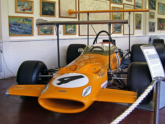 McLaren M7C 1979 года. Обратите внимание на «верхние» антикрылья
John Chapman / wikimedia commons
