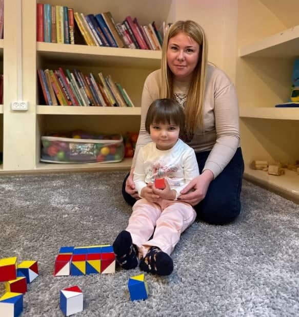 Юлия Александровна с воспитанницей Сашей