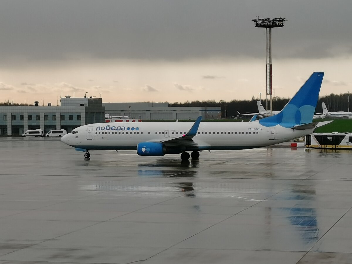 Внуково ульяновск. Боинг 737-800 победа Внуково. Победа Boeing 7378lj.