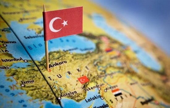 Если раньше в Турции в основном ехали сирийцы - то теперь туда устремился еще и огромный поток из России и Украины