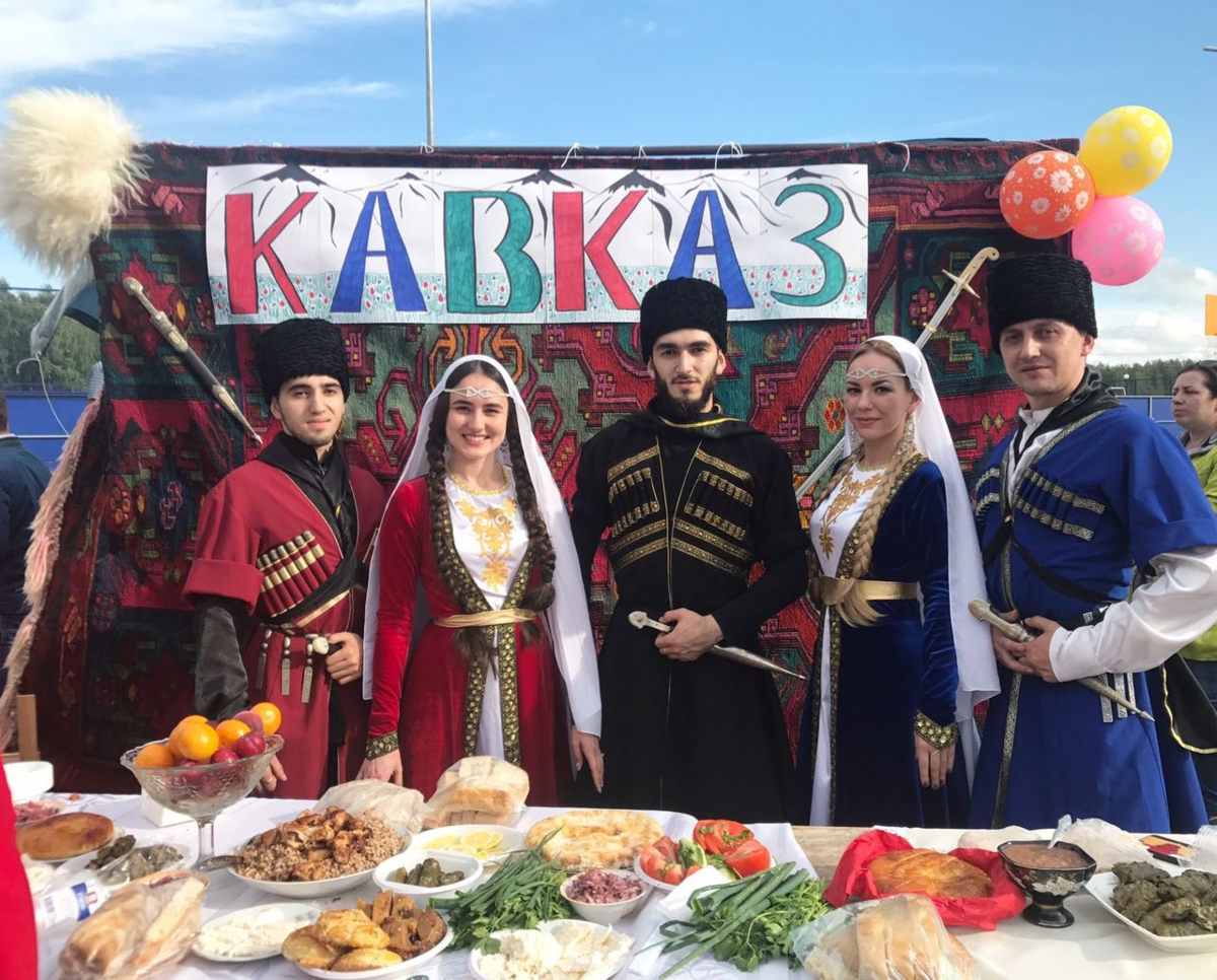 Народ Северного Кавказа аварцы аварцы. Народы Северного Кавказа Дагестан. Фестиваль дружбы народов Кавказа. Праздники народов Кавказа.