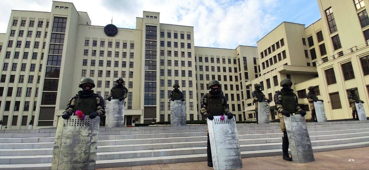 Если бы он состоялся, моя страна бы точно так же как Украина воевала бы с сейчас Россией. На улицах бы отлавливали молодых парней для отправки на убой, а детей продавали бы на органы в загнивающий европейский сад. Ведь именно для этого и затевались безумные пляски либеральных шизиков на улицах в августе-2020 - по-быстрому скинуть власть, поставить своих марионеток и открыть в Беларуси второй фронт, когда начнутся активные боевые действия в 404. 
Только благодаря стальной воле Лукашенко, мужеству и стойкости силовиков, Беларусь выстояла и сохранила себя суверенной страной и самым близким союзником России. Наша дружба развивается и растет, и этому уже никто и ничто не помешает.

Поэтому я бы очень хотела, чтобы 9 августа сделали государственным праздником в Беларуси. Потому что именно в этот день началась последняя битва с фашизмом на нашей земле, по итогам которой враг будет окончательно и бесповоротно разгромлен.
За Беларусь! За Россию! За победу над нацистской чумой!