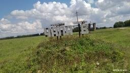 "...Я увидел за этим поворотом огромные буквы «ЧАПАЕВ», они были окружены добротным бурьяном и буква «Е» канула в вечность, поэтому надпись выглядела так - «ЧАПА…В»..."