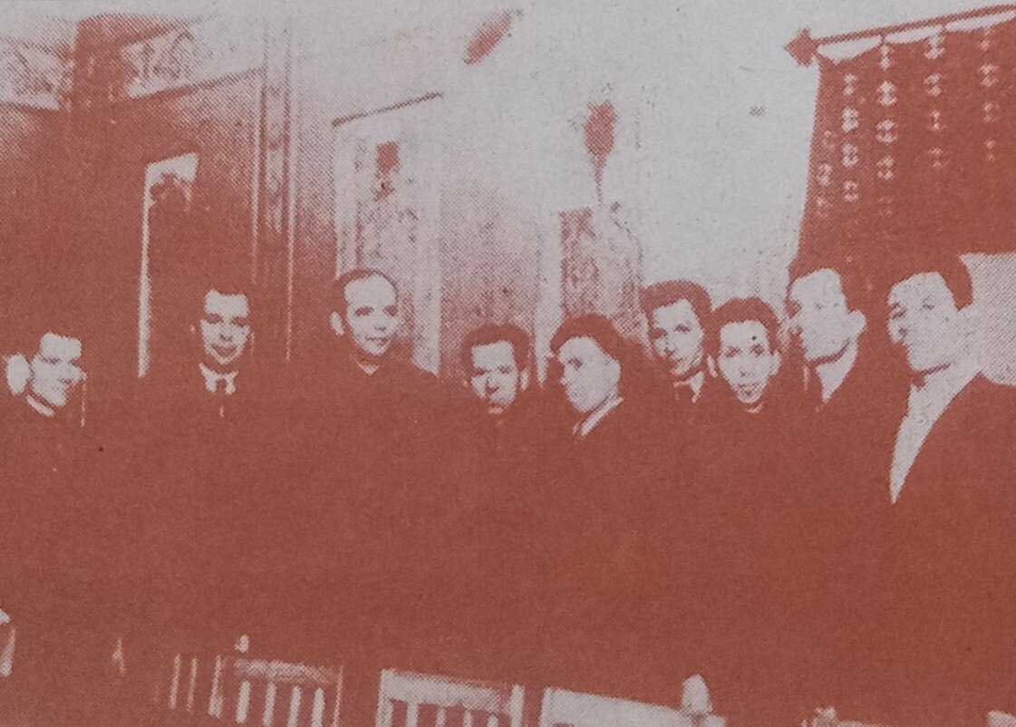 Герои битвы за магнитогорскую броню. Слева направо: Н. А. Рыженко, К. И. Бурцев, Г. И. Носов, В. А. Смирнов, В. Е. Спиридонов, А. С. Поздняков, Г. В. Савельев, М. А. Хилько, Д. А. Жуков. 