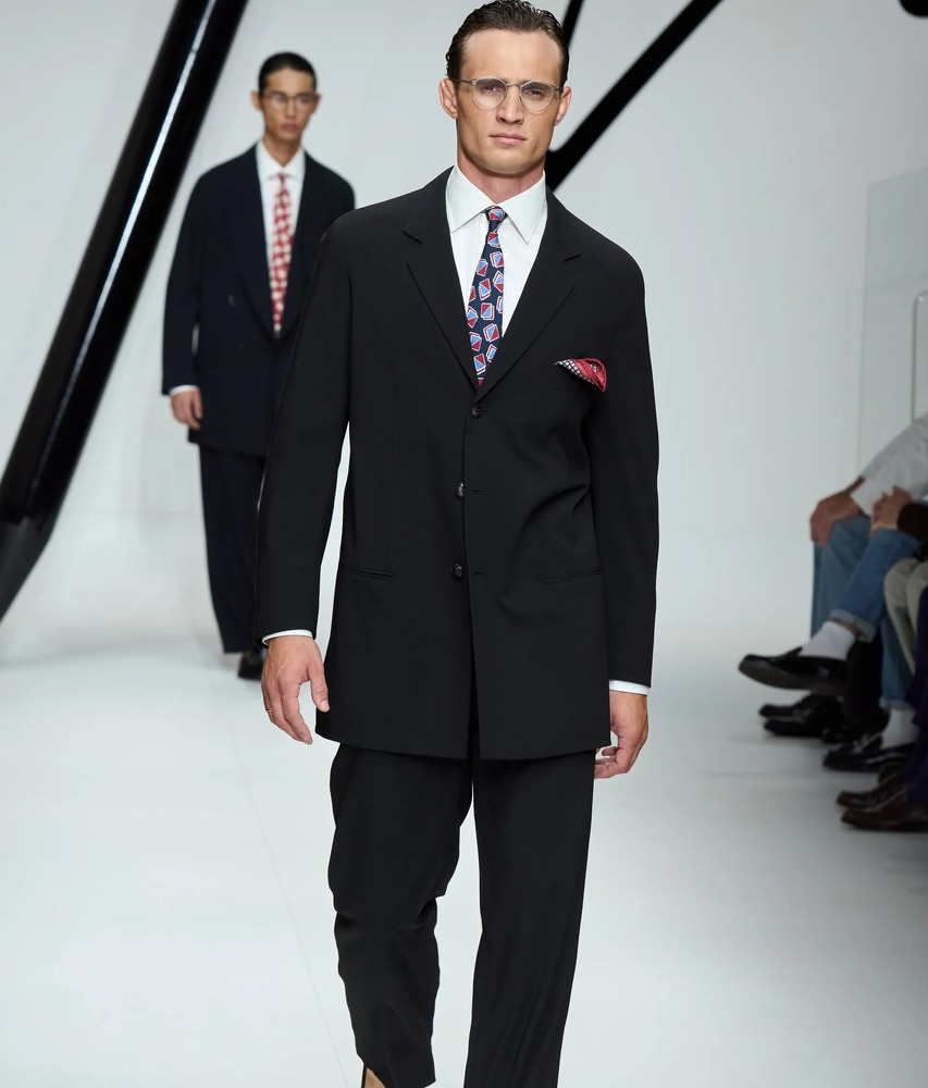 Giorgio Armani Men's Fashion: Style and Elegance