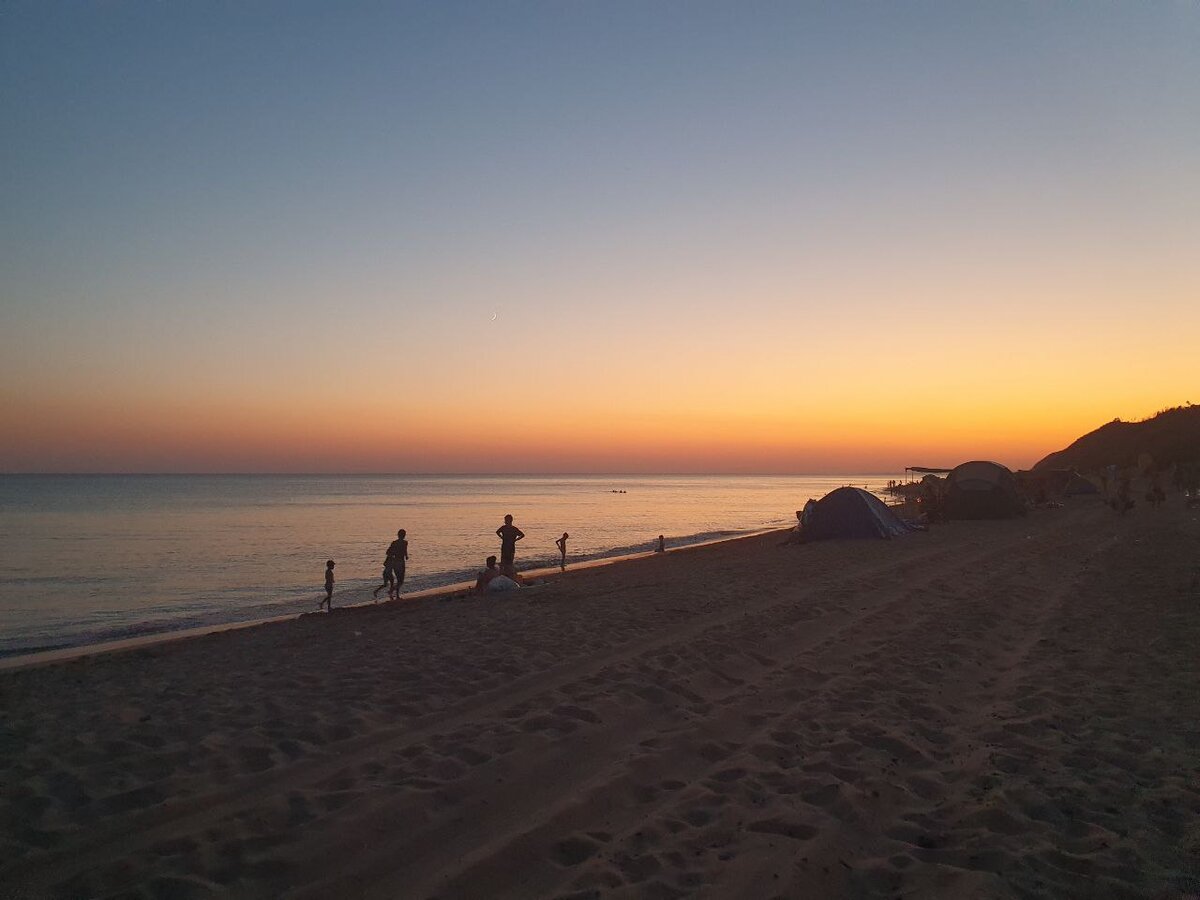 Ставим палатки уже в полной темноте