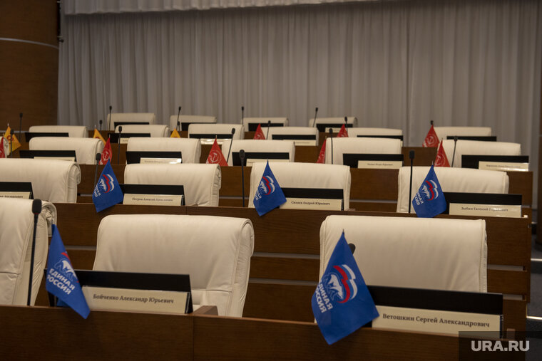    По закону мандат Александра Житникова в заксобрании переходит депутату из Березовского