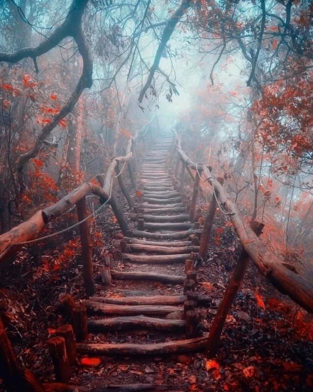 Здравствуйте, дорогие читатели. Сегодня я представлю вашему вниманию свой ТОП-5 самых мистических мест нашей планеты. Надеюсь на ваше понимание и адекватное отношение к статье. Приятного просмотра!