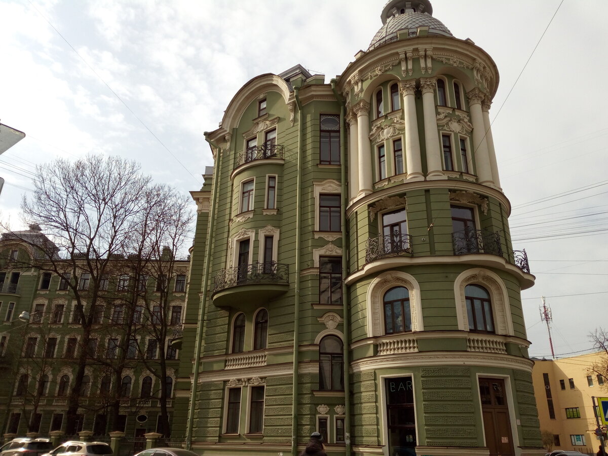 Апрель 2019г. Вид на  самый красивый доходный дом Колобовых со стороны  Пушкарского переулка