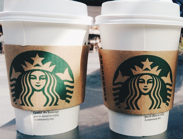 чашки кофе Starbucks