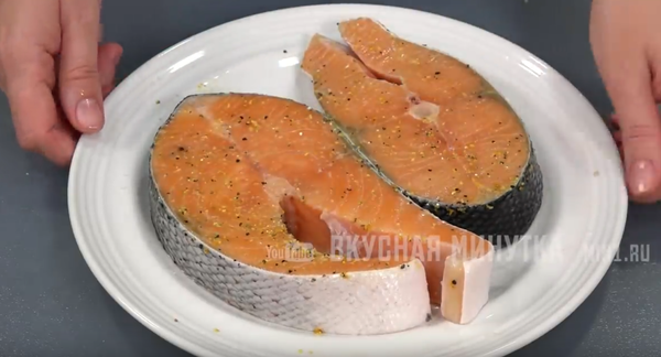 Простой рыбный пирог, который можно готовить с любой рыбой в любой духовке или даже в электрогриле