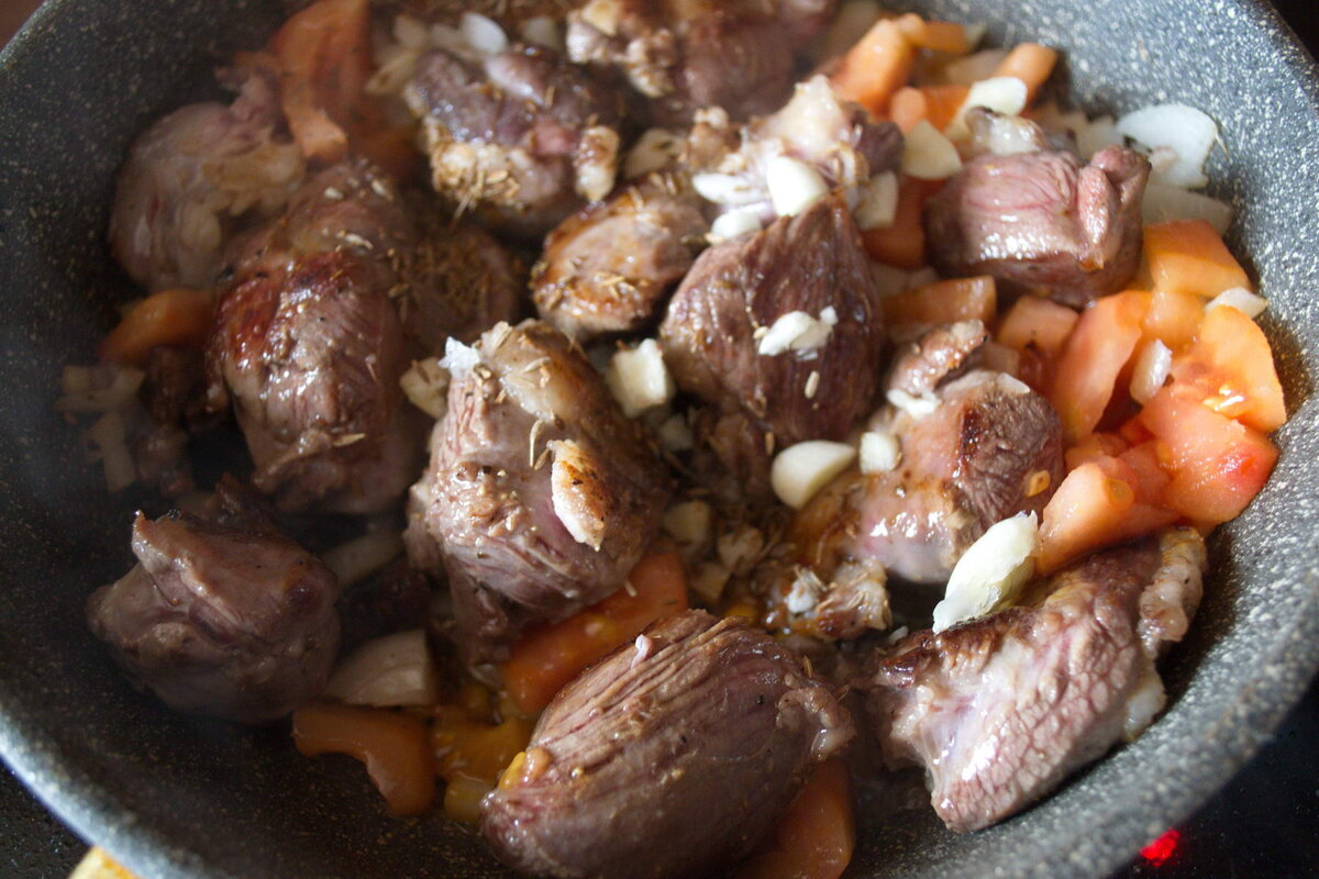 мясо и овощи на гриле. баранья голень томленая. седло ягнёнка. баранина жиго. каре ягненка фламбе.