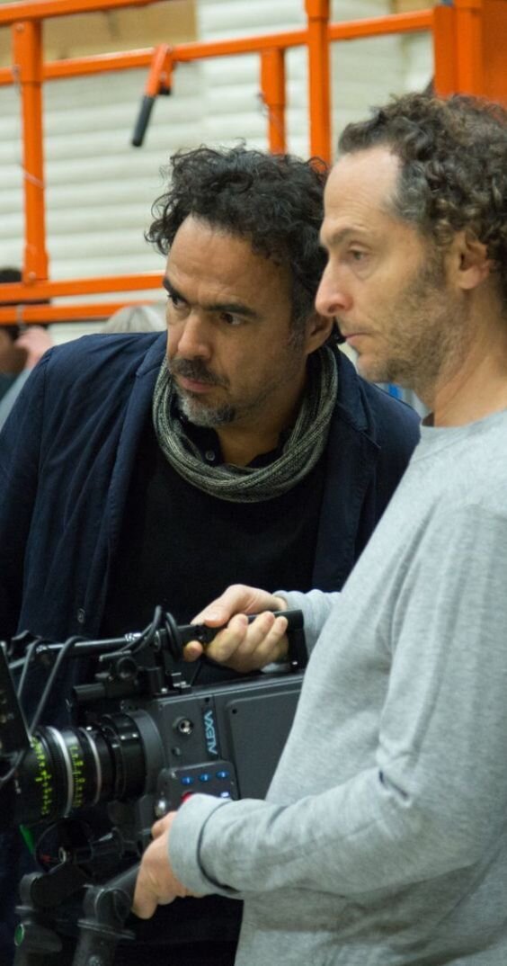 Эммануэль Любецки со своим другом и постоянным коллегой Алехандром Гонсалесом Иньяриту на очередных съемках. Источник - i.pinimg.com