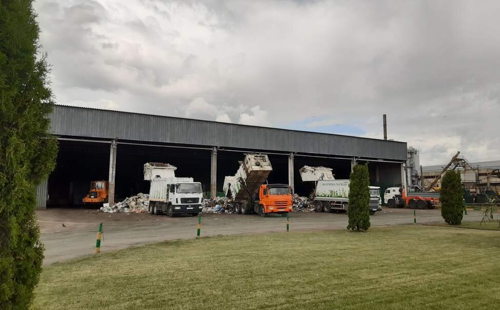 Мусор со всего города свозится на один завод