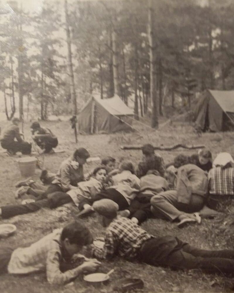 В походе.