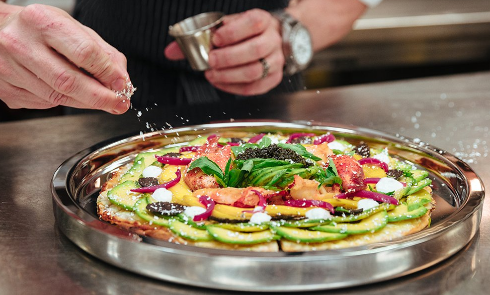 Пиццу с текилой часто заказывают для вечеринок (фото: Twitter Patrón Tequila)