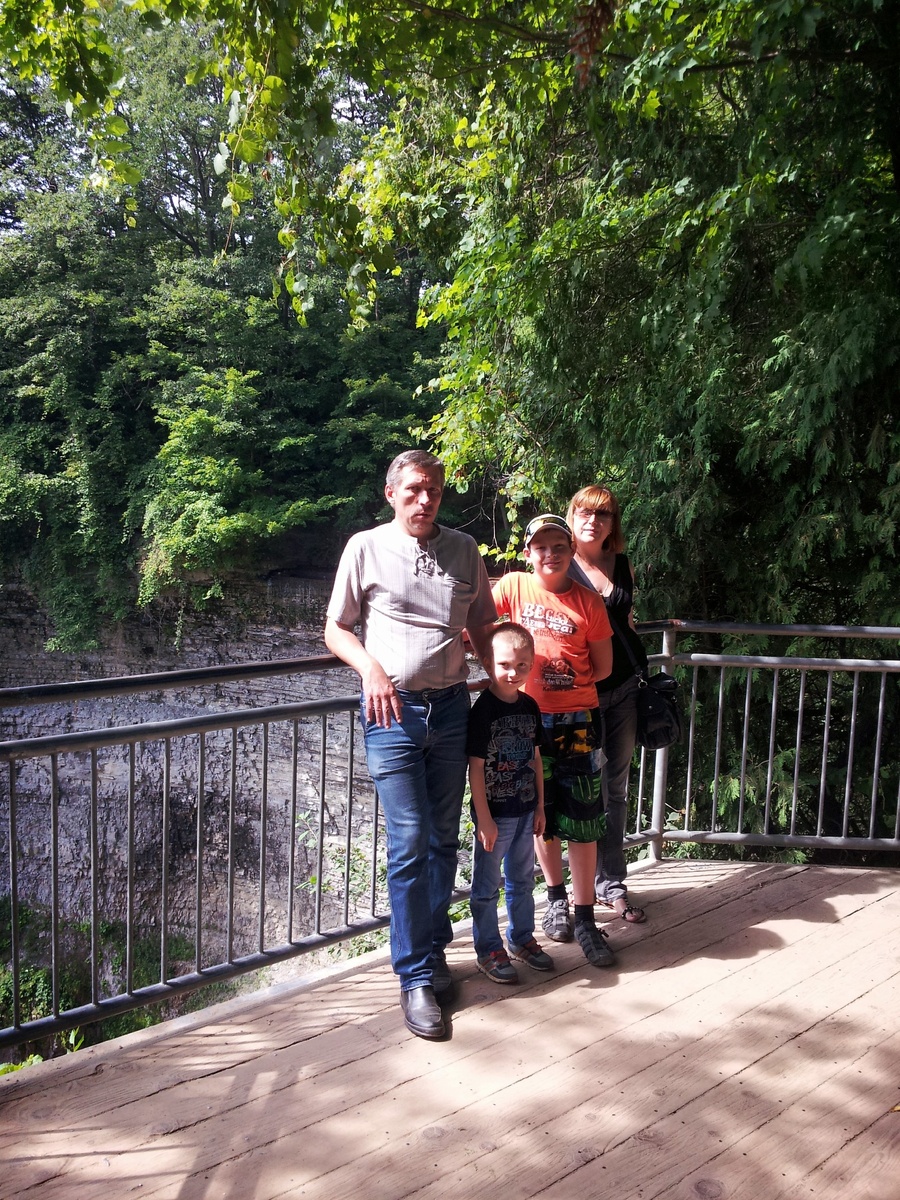 Одна из наших первых фотографий в Канаде. Друг повёз нас на водопады возле Гамильтона