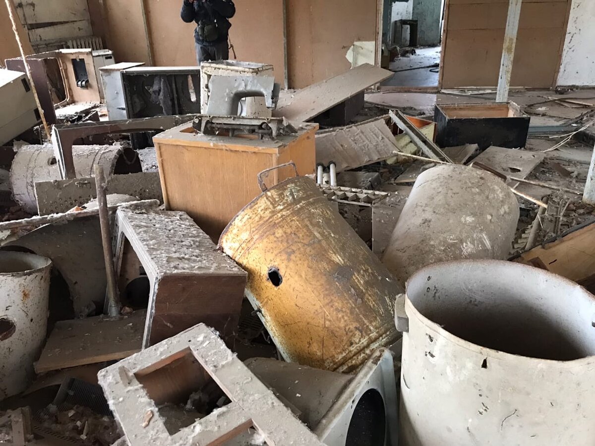 Заброшенный магазин бытовой техники в Припяти. Электротовары СССР всё еще на месте