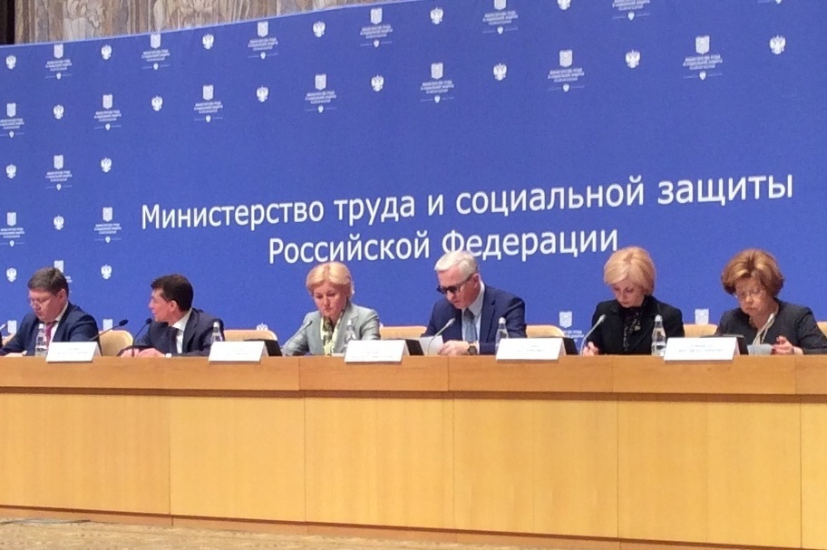 Мой отец любит говорить - страшно далеки от народа , те , кто попадают наверх - в высшие эшелоны власти и законотворчества.